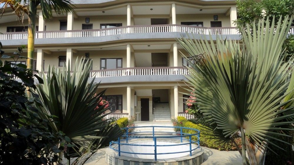 Hotel Monalisa Chitwan Саураха Екстер'єр фото