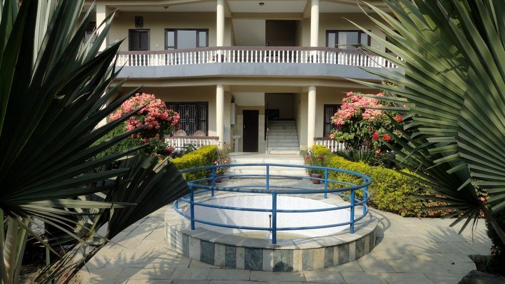 Hotel Monalisa Chitwan Саураха Екстер'єр фото