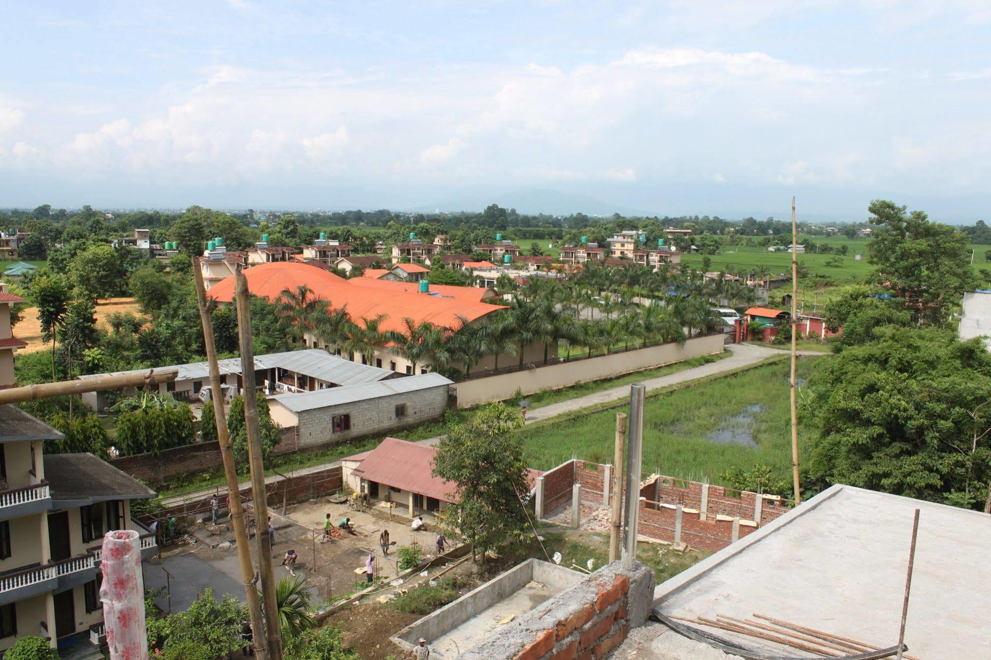 Hotel Monalisa Chitwan Саураха Екстер'єр фото