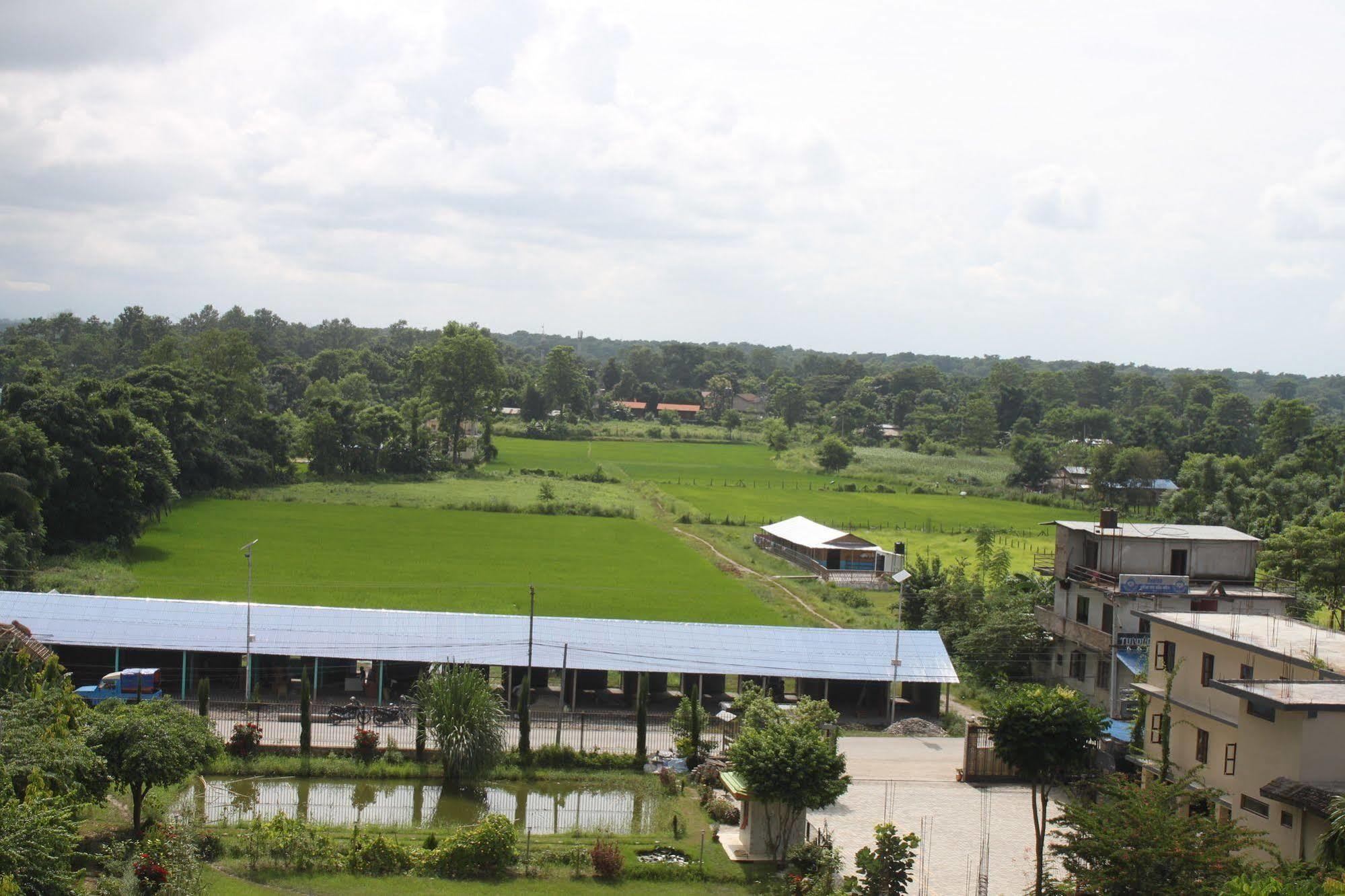 Hotel Monalisa Chitwan Саураха Екстер'єр фото