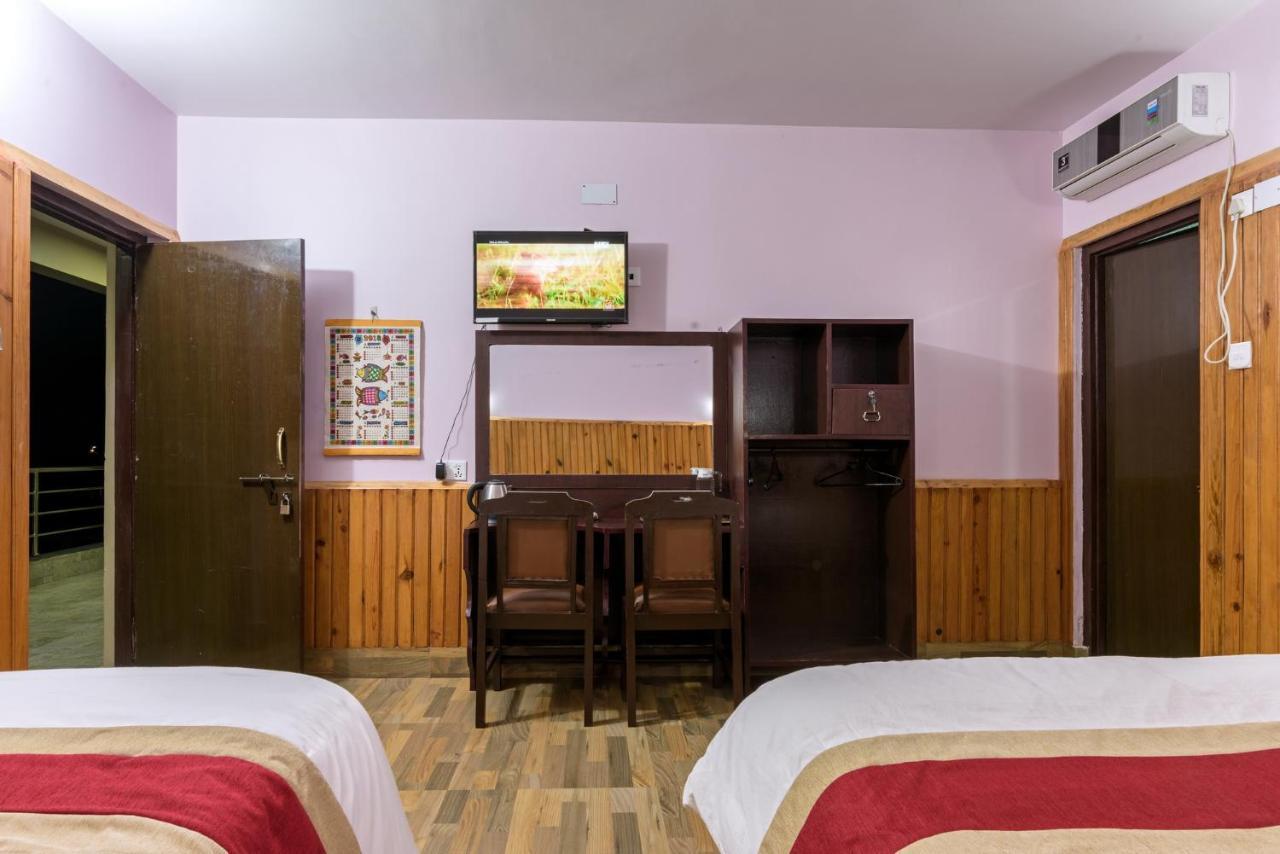 Hotel Monalisa Chitwan Саураха Екстер'єр фото